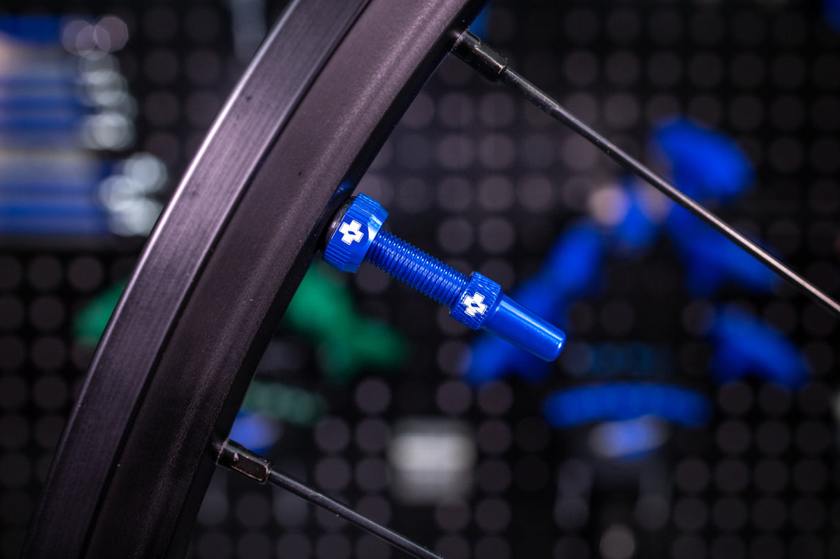 V2 Tubeless Valve Kit /blue