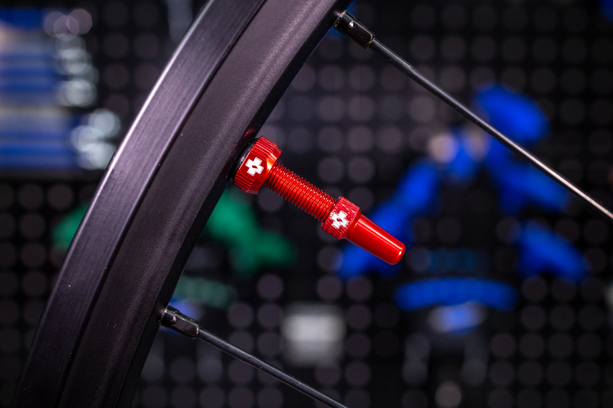 V2 Tubeless Valve Kit /red