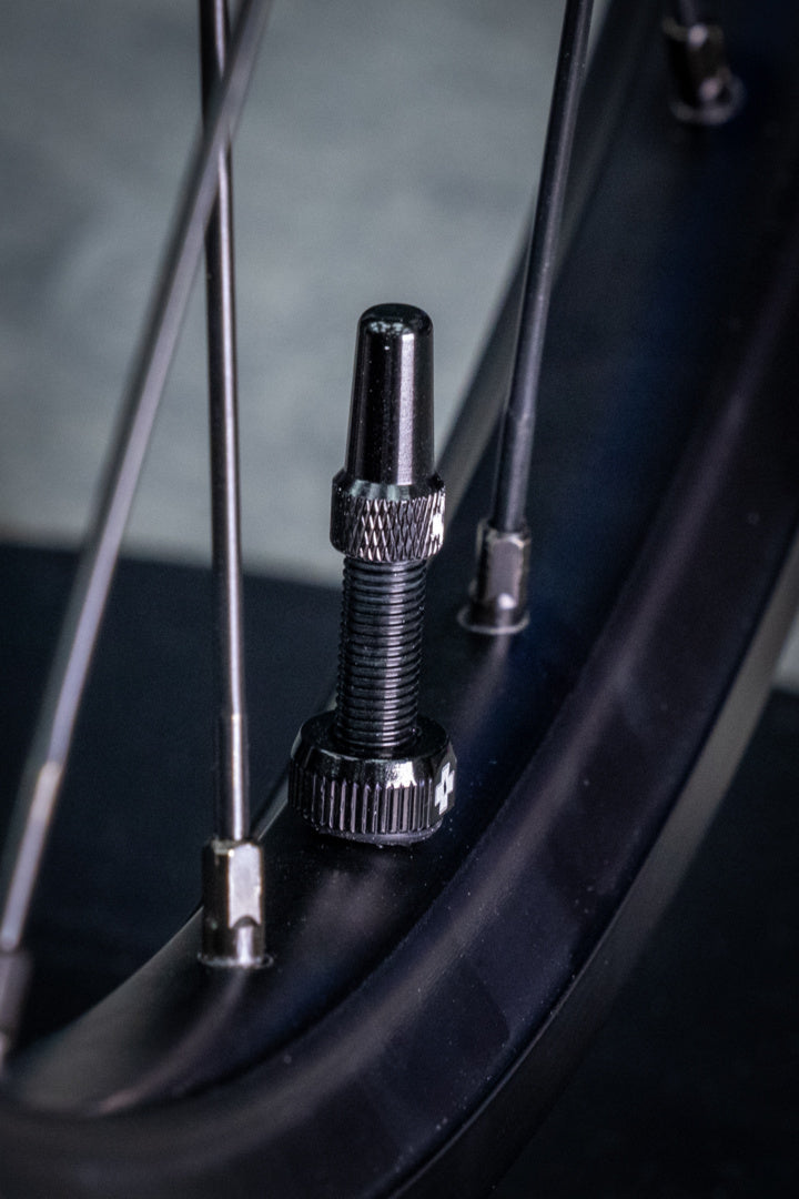 V2 Tubeless Valve Kit /black