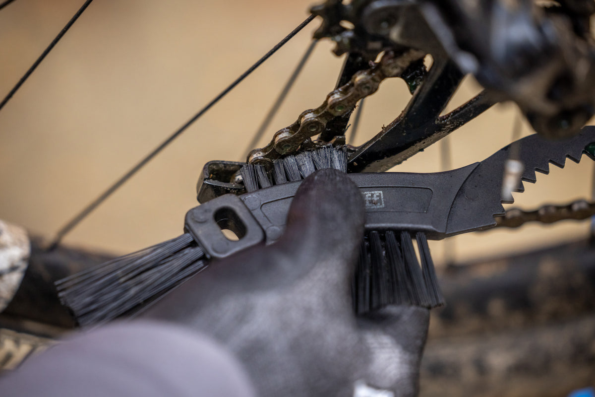 Muc-Off Claw Brush