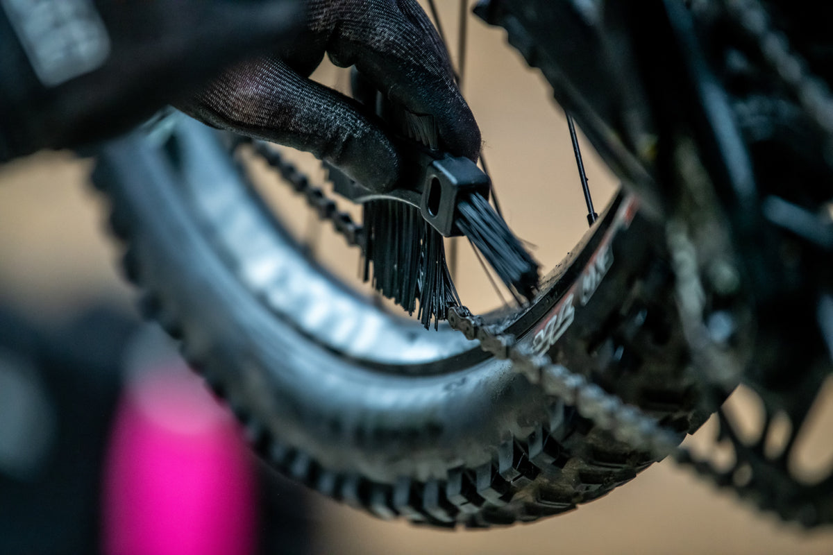 Muc-Off Claw Brush