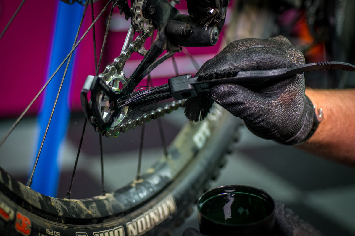 Muc-Off Claw Brush