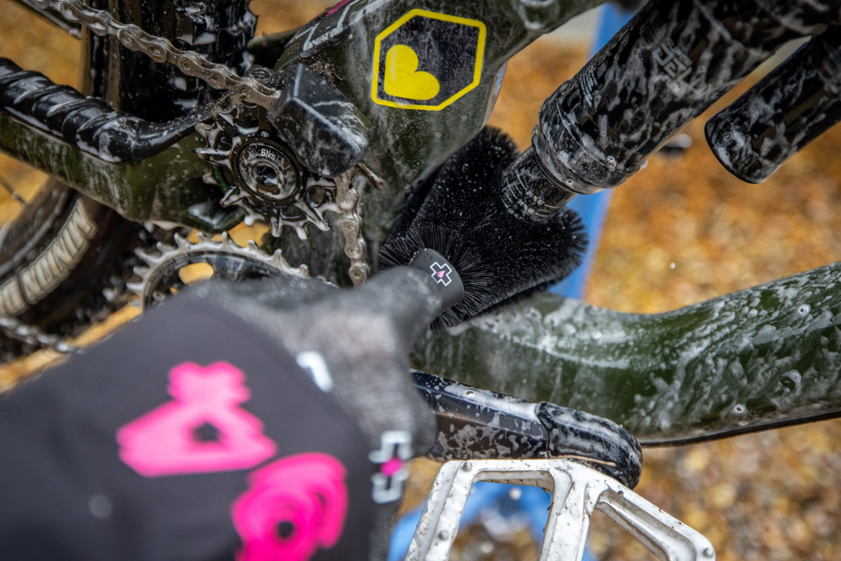 Muc-Off Brush - 2 Prong