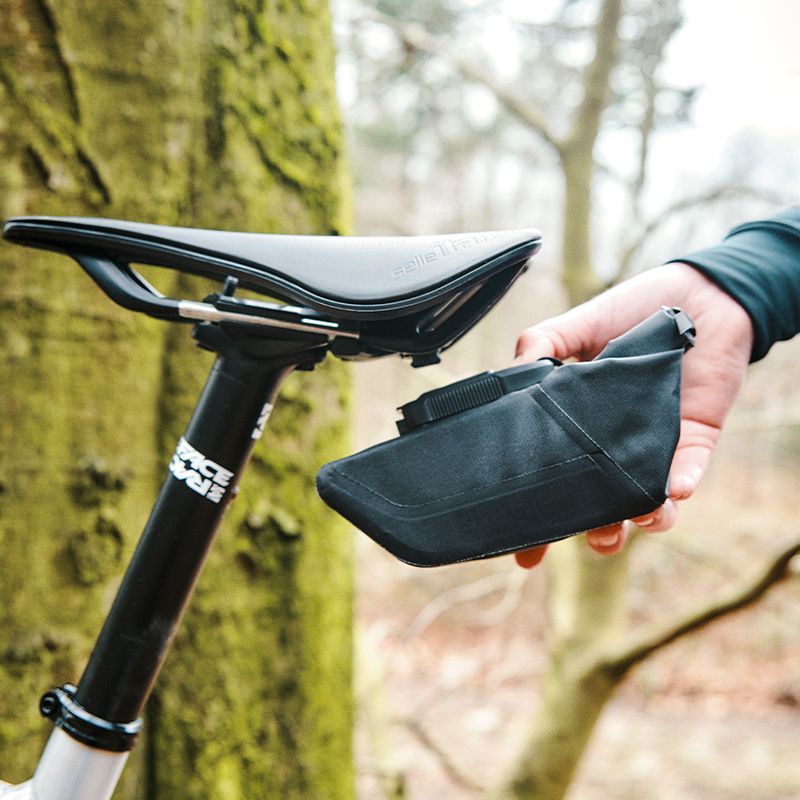 Fidlock PINCLIP Saddle Bag S – mit Saddle Base).
